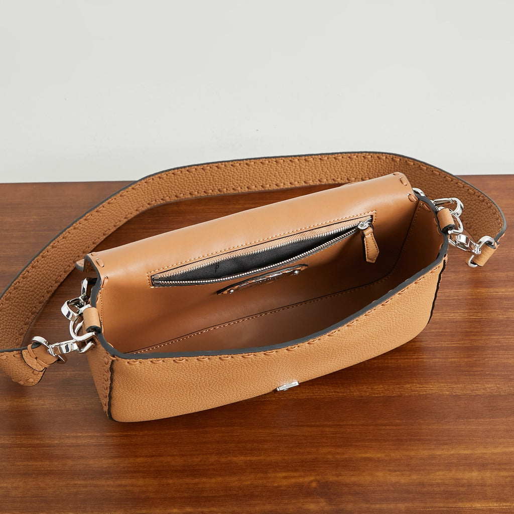 Жіноча сумка-багет Fendi Baguette