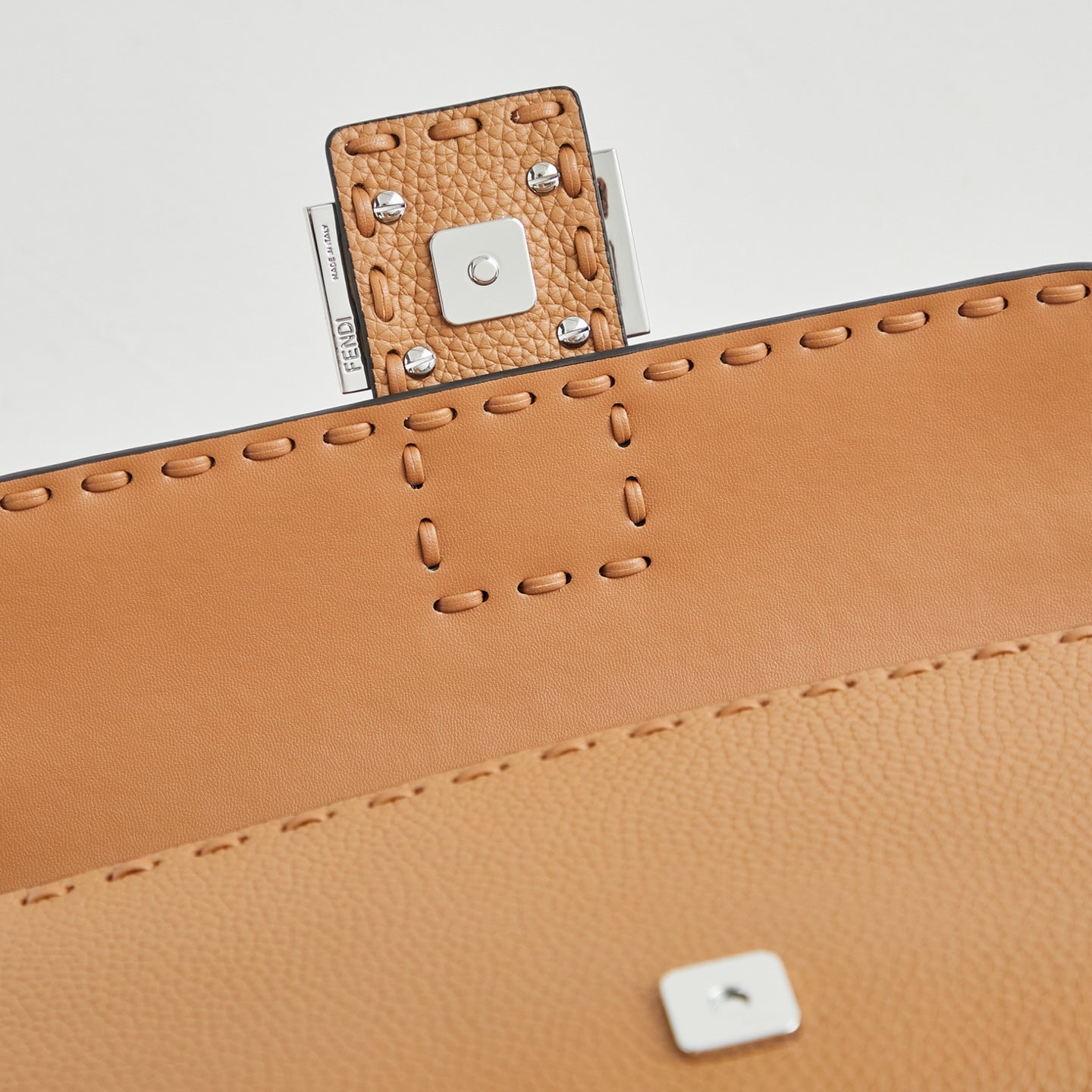 Жіноча сумка-багет Fendi Baguette
