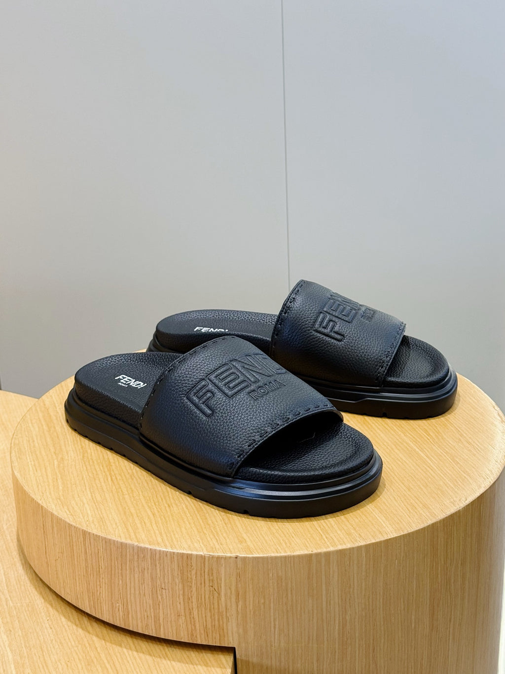 Чоловічі гумові шльопанці Fendi комбіновані