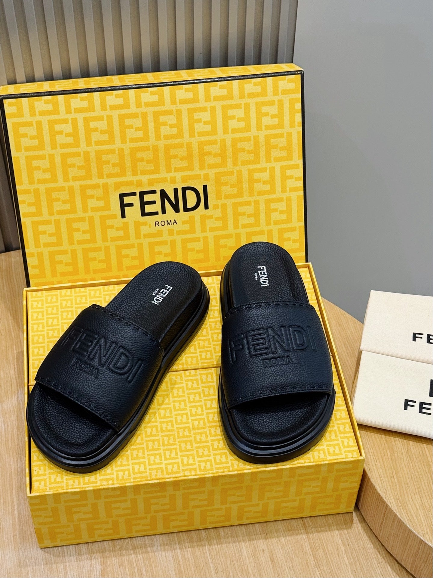 Чоловічі гумові шльопанці Fendi комбіновані