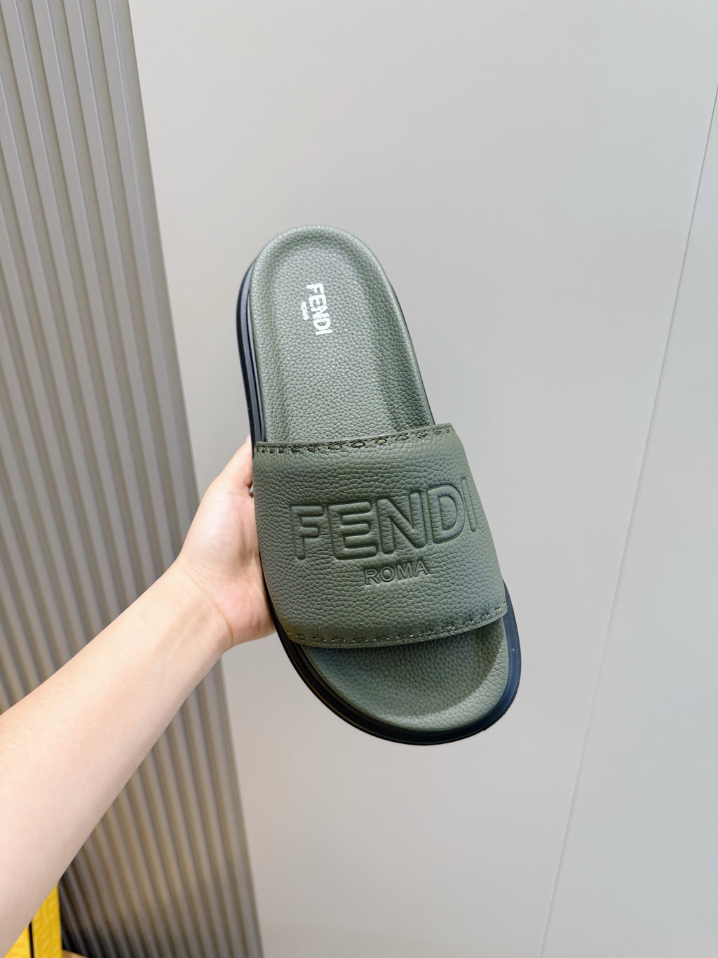Чоловічі гумові шльопанці Fendi комбіновані