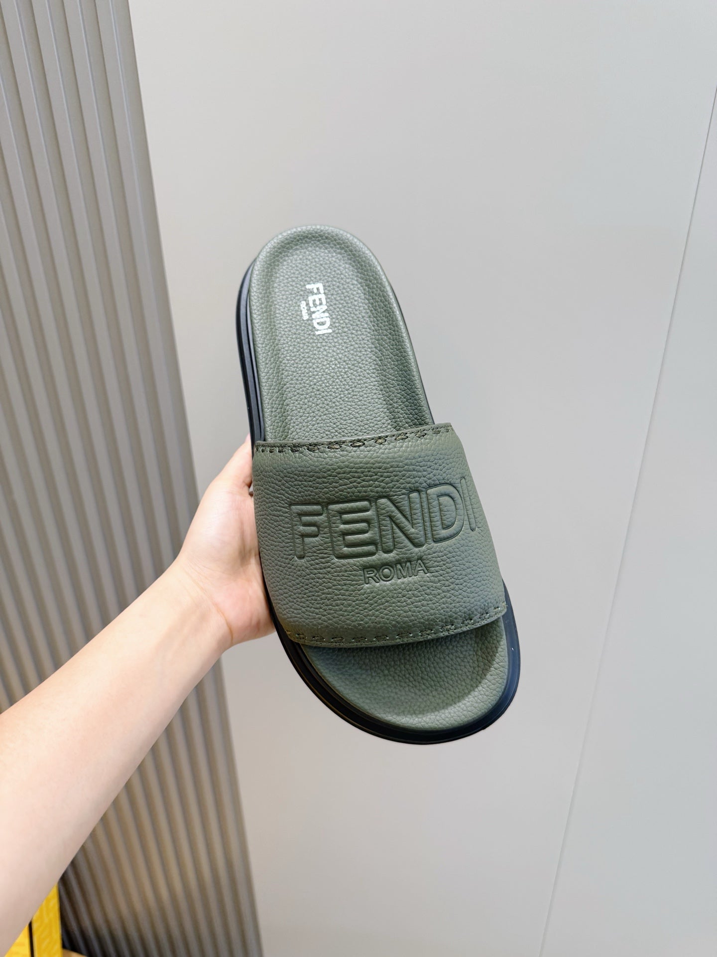 Чоловічі гумові шльопанці Fendi комбіновані