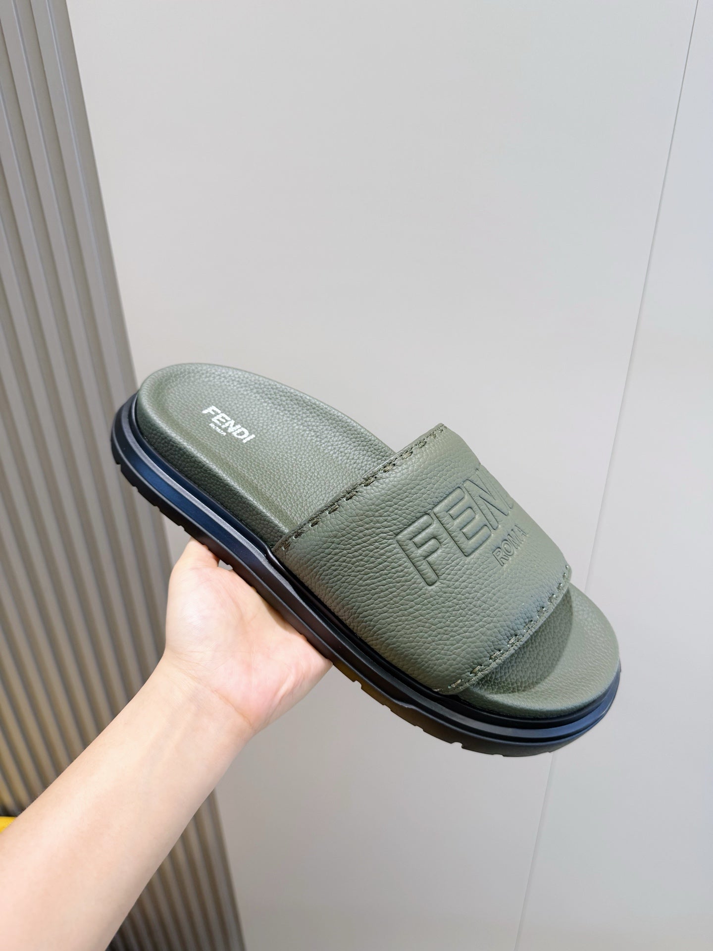 Чоловічі гумові шльопанці Fendi комбіновані