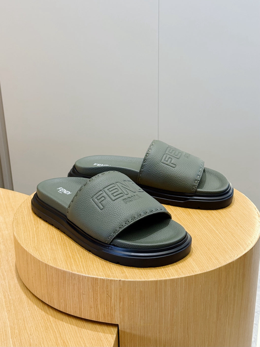 Чоловічі гумові шльопанці Fendi комбіновані