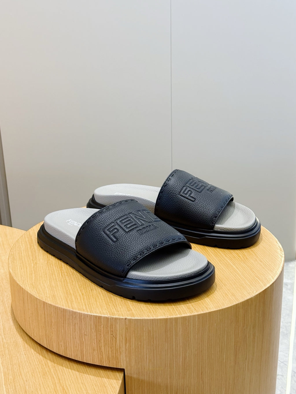 Чоловічі гумові шльопанці Fendi комбіновані
