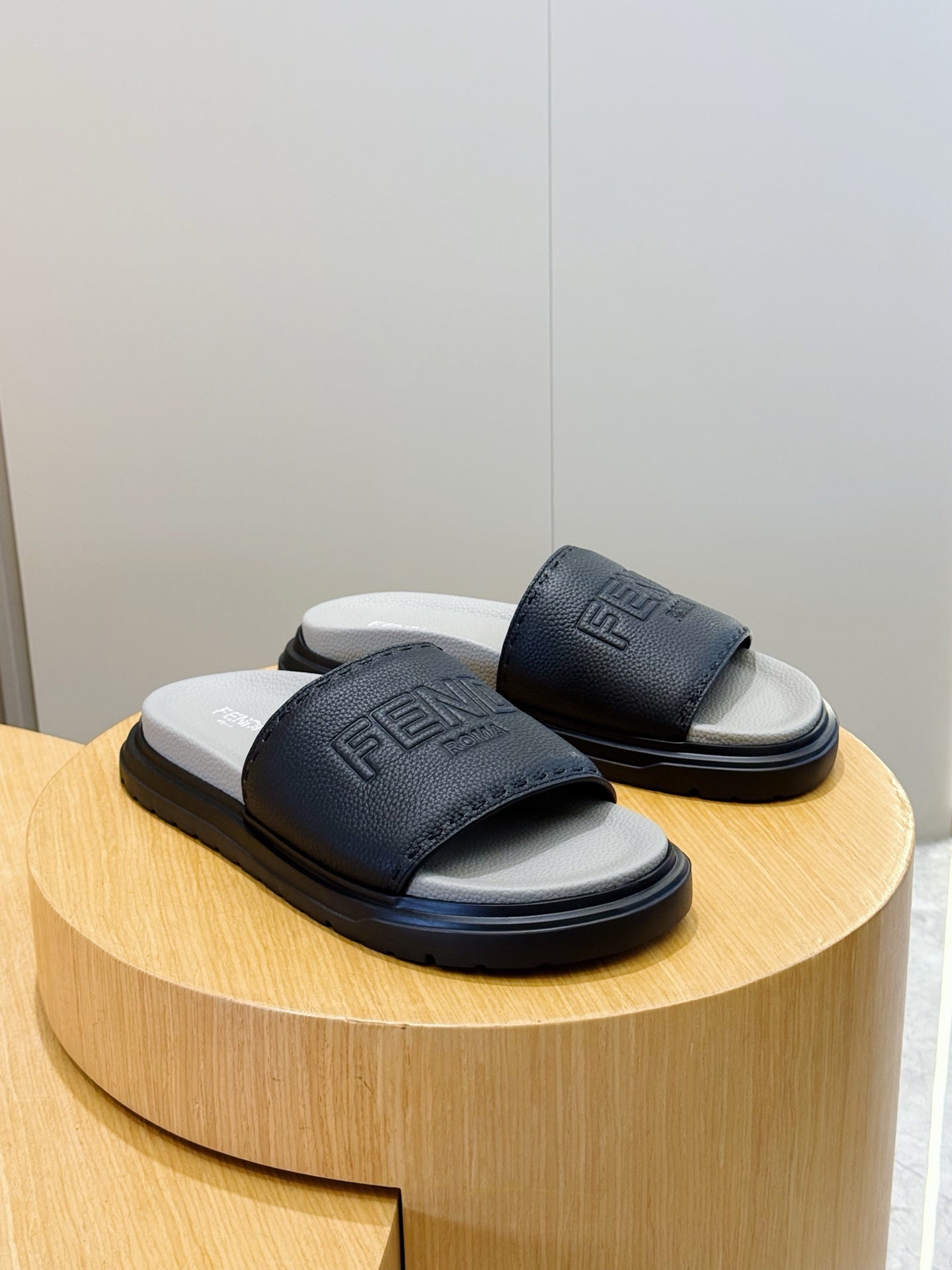 Чоловічі гумові шльопанці Fendi комбіновані