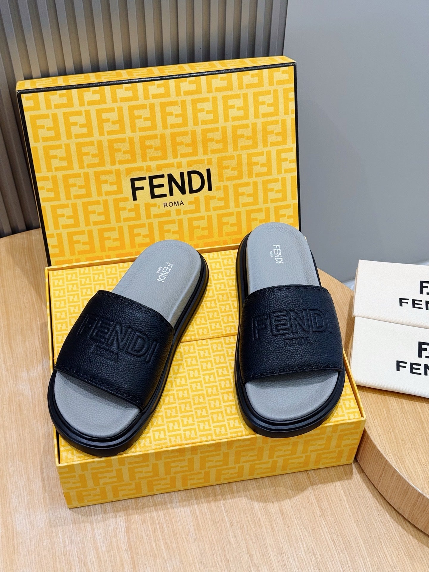 Чоловічі гумові шльопанці Fendi комбіновані