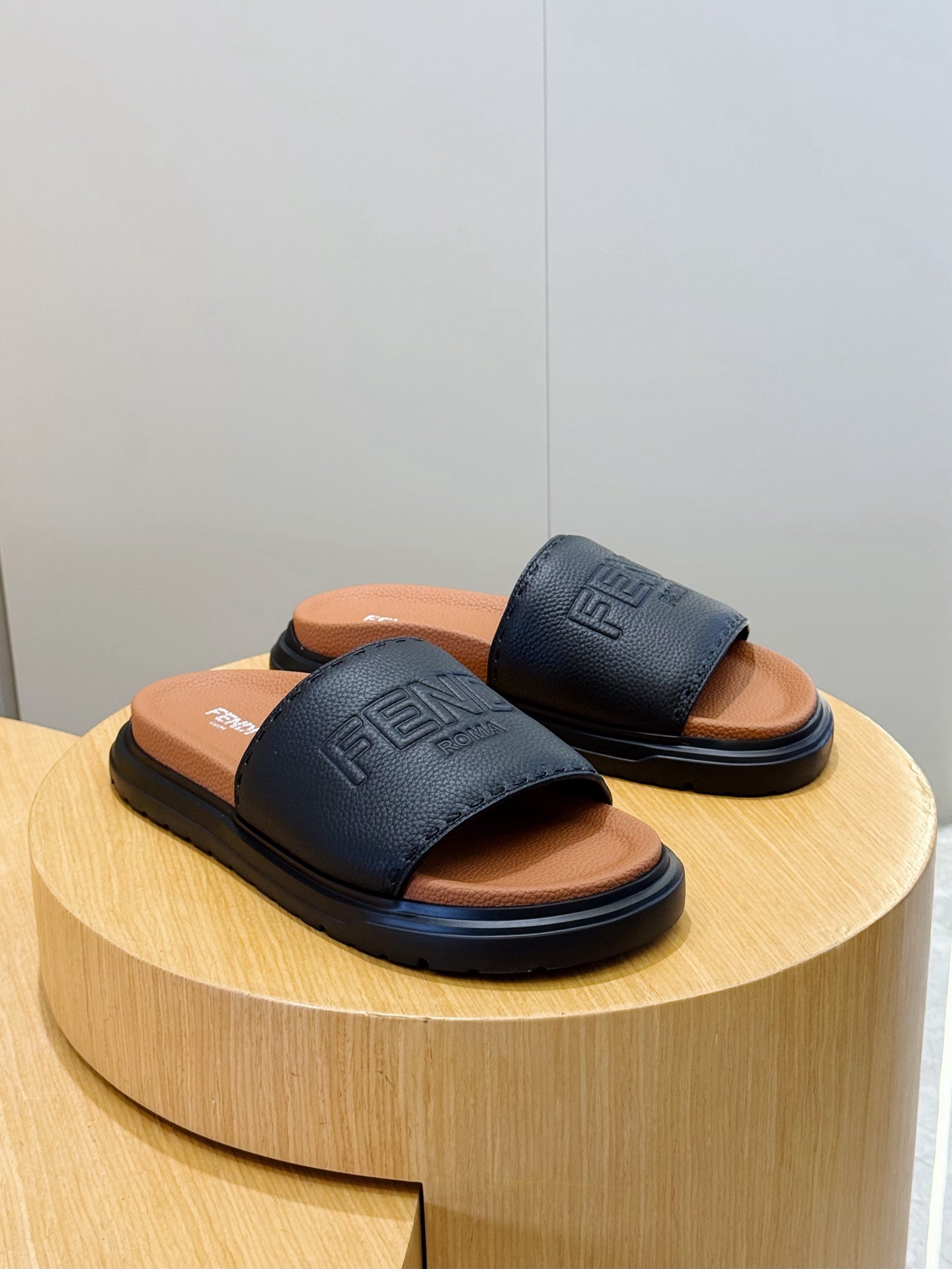 Чоловічі гумові шльопанці Fendi комбіновані