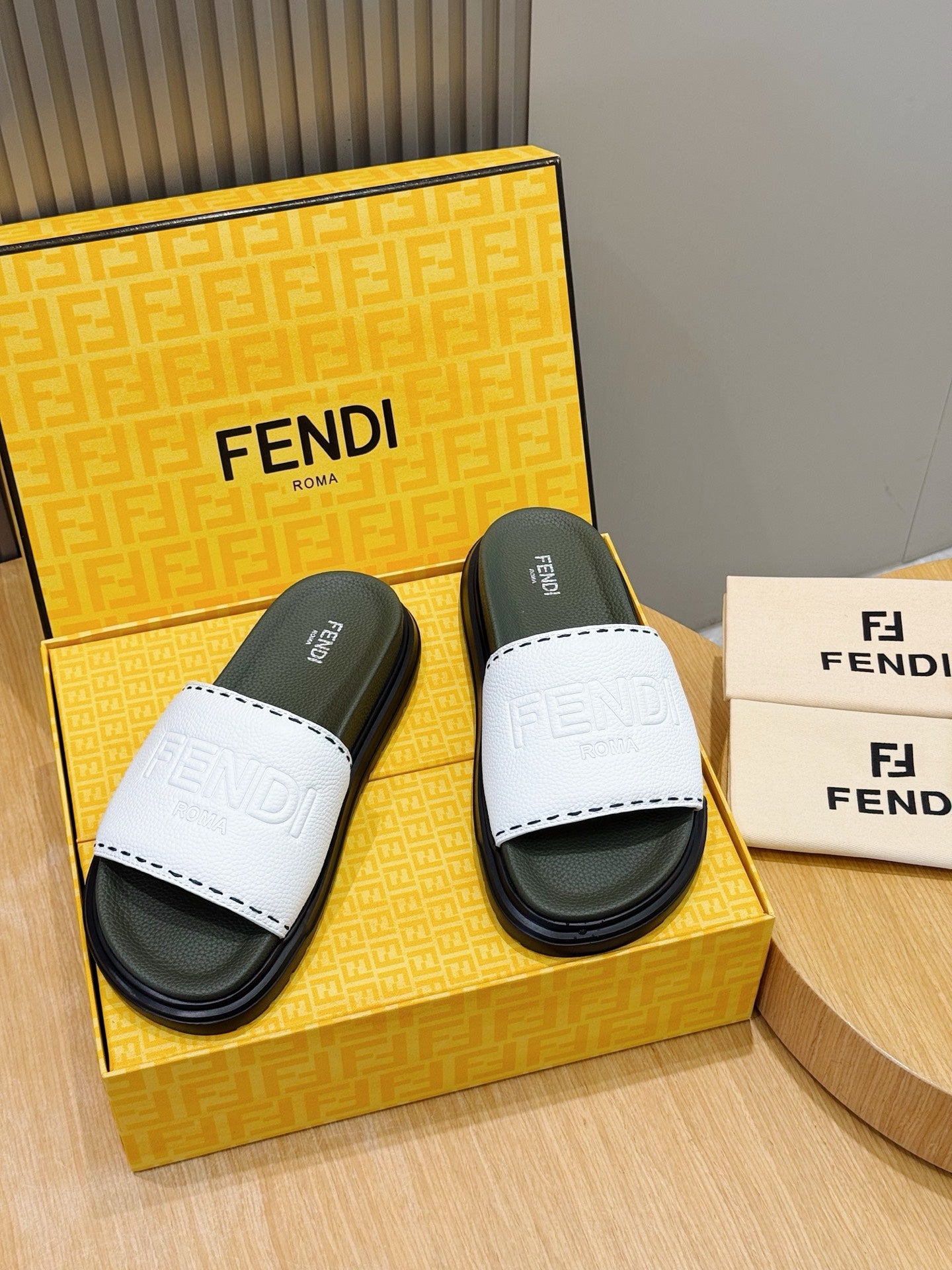 Чоловічі гумові шльопанці Fendi комбіновані