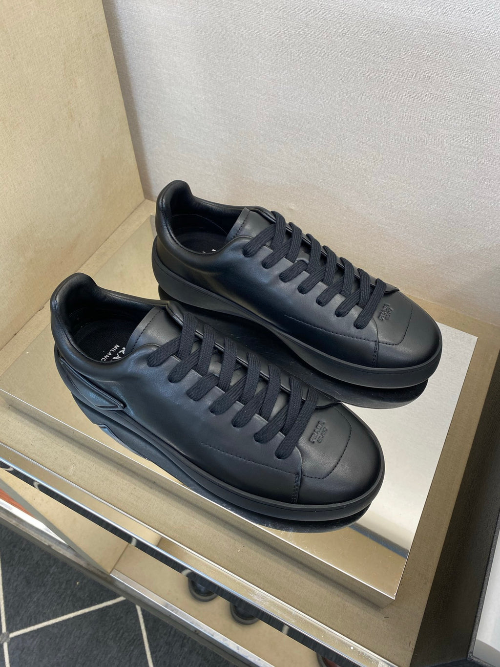 Чоловічі шкіряні повсякденне взуття Prada