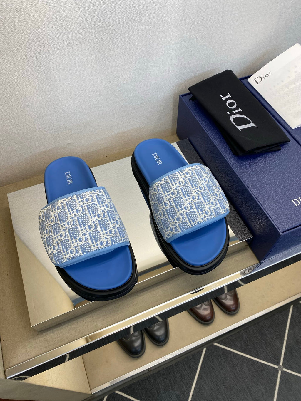 Чоловічі шкіряні шльопанці Dior