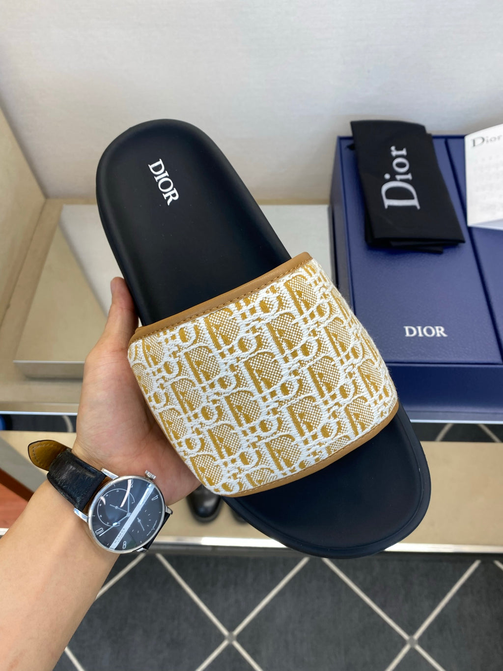 Чоловічі шкіряні шльопанці Dior