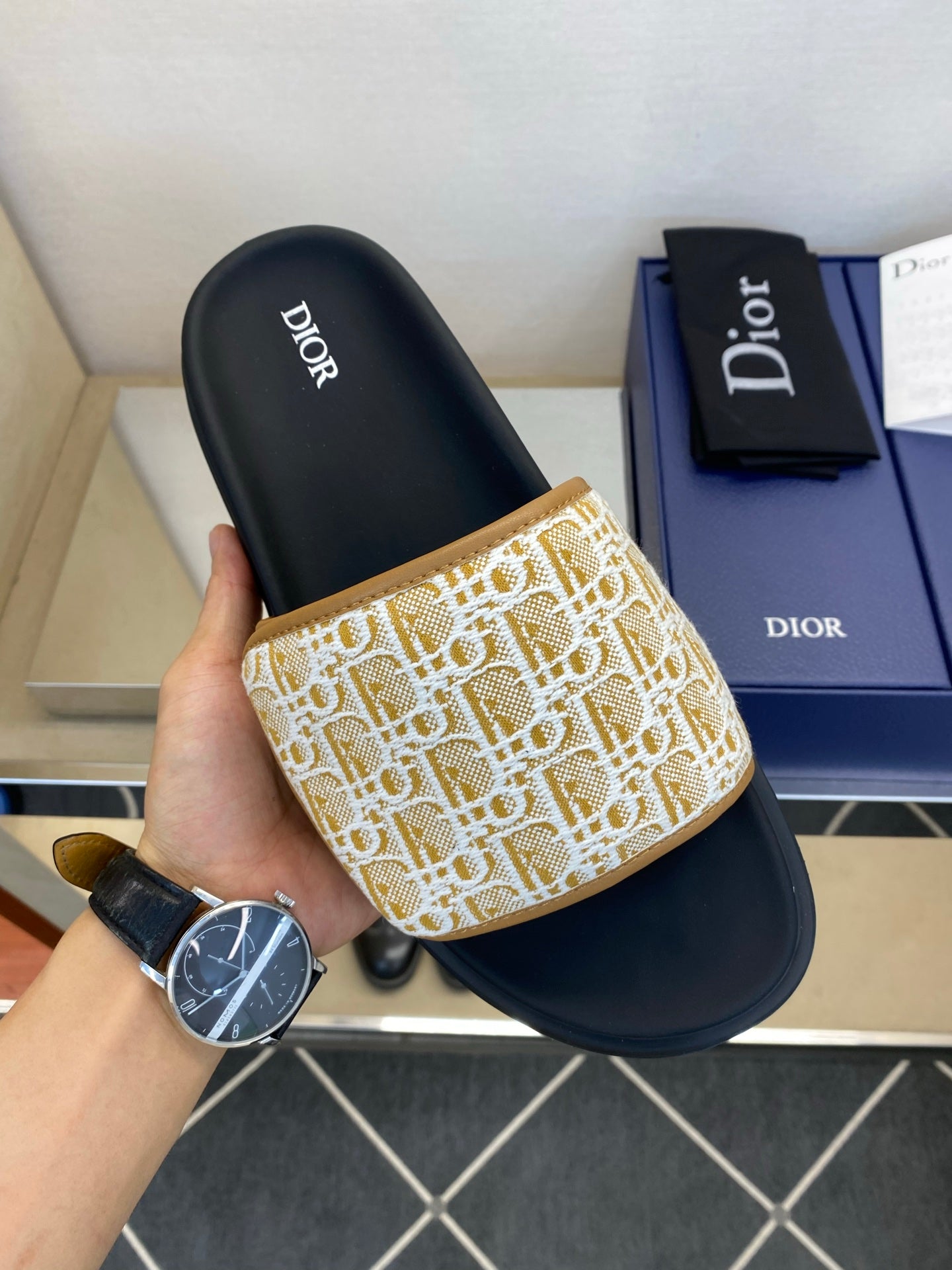 Чоловічі шкіряні шльопанці Dior