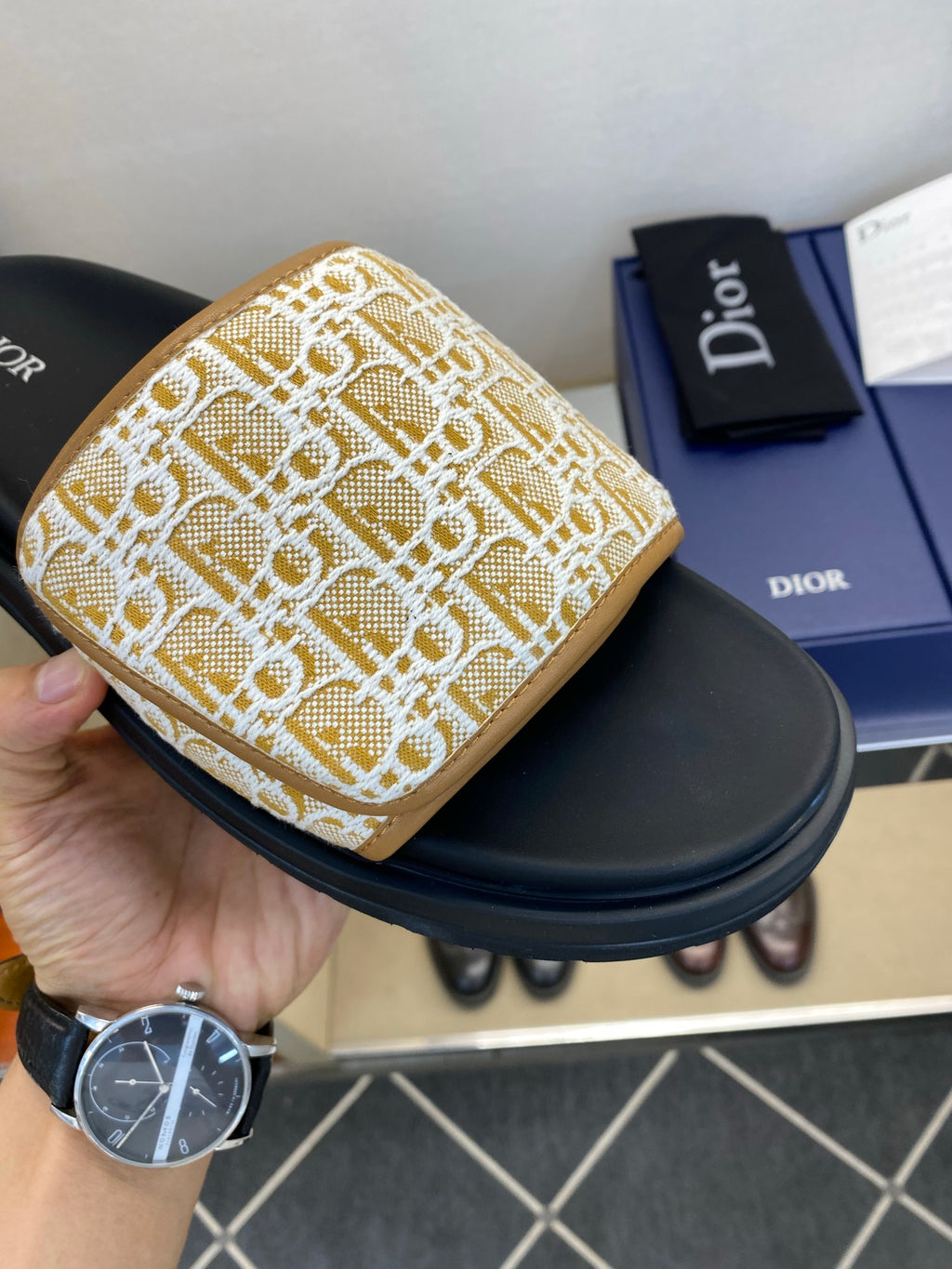 Чоловічі шкіряні шльопанці Dior