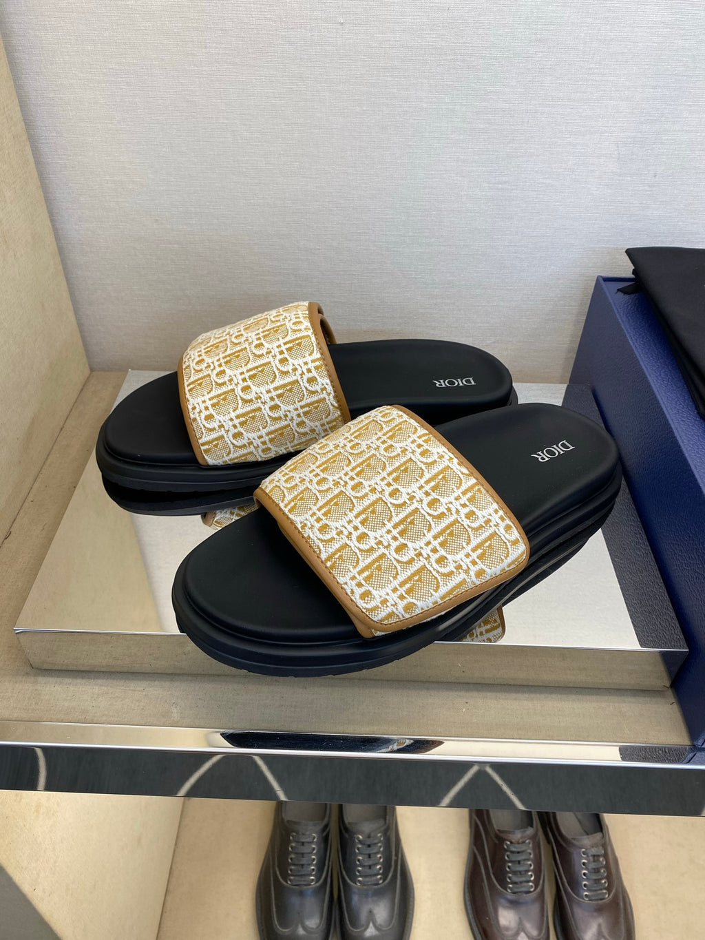 Чоловічі шкіряні шльопанці Dior