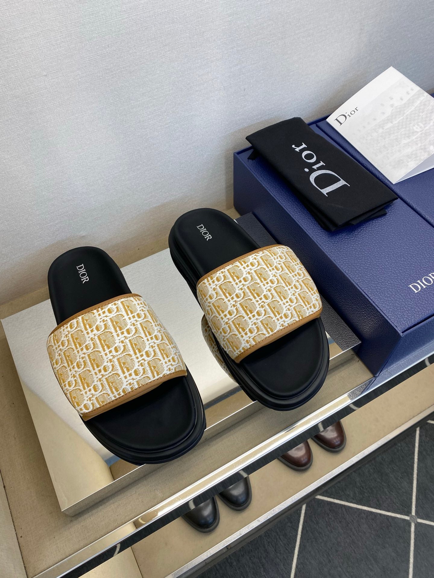 Чоловічі шкіряні шльопанці Dior