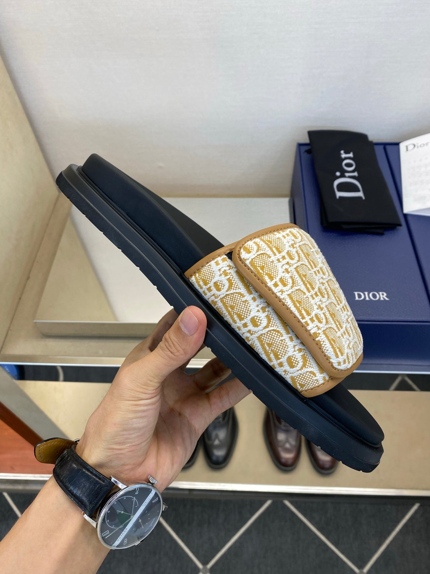 Чоловічі шкіряні шльопанці Dior