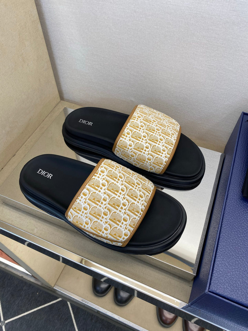 Чоловічі шкіряні шльопанці Dior