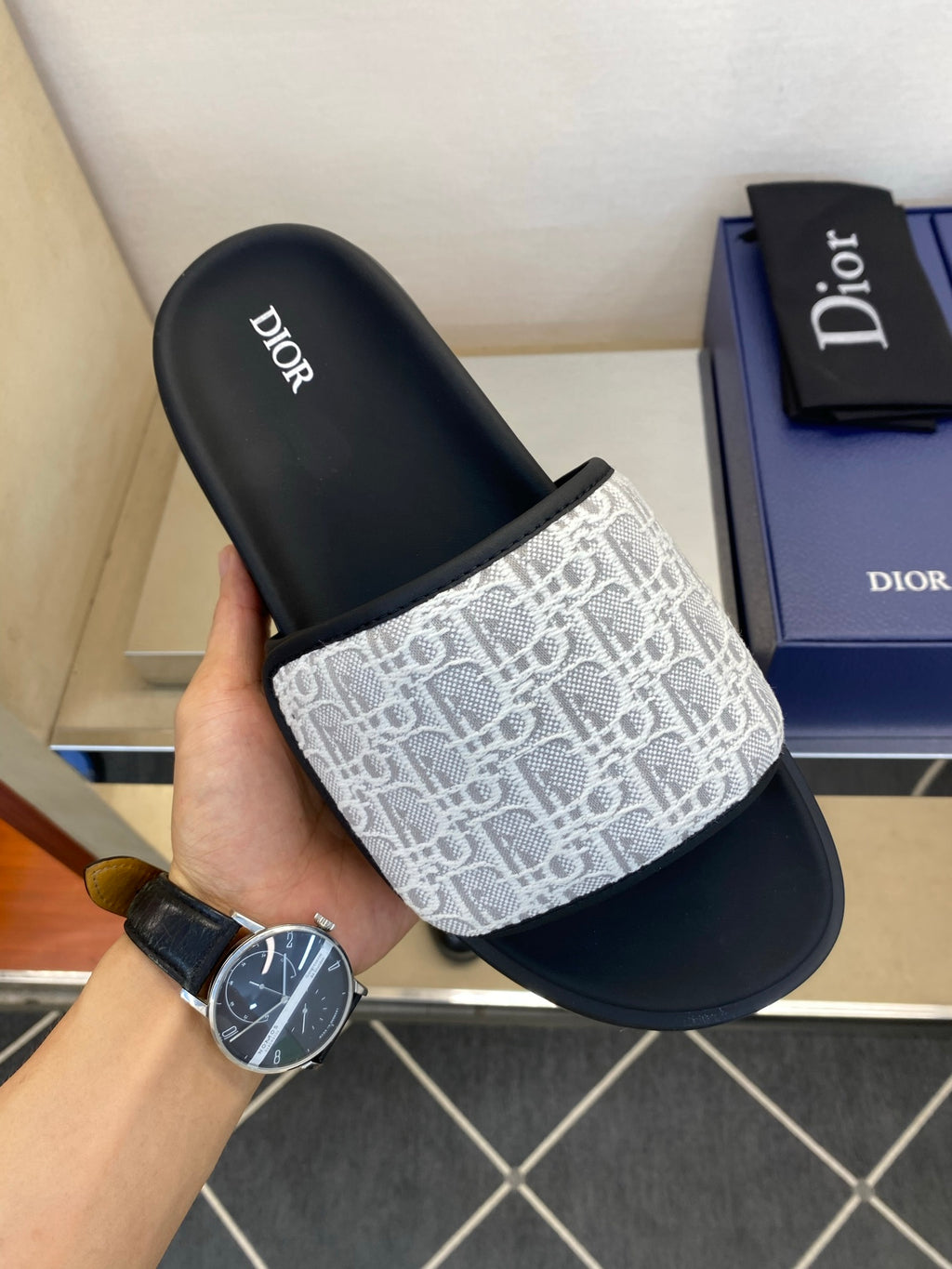 Чоловічі шкіряні шльопанці Dior