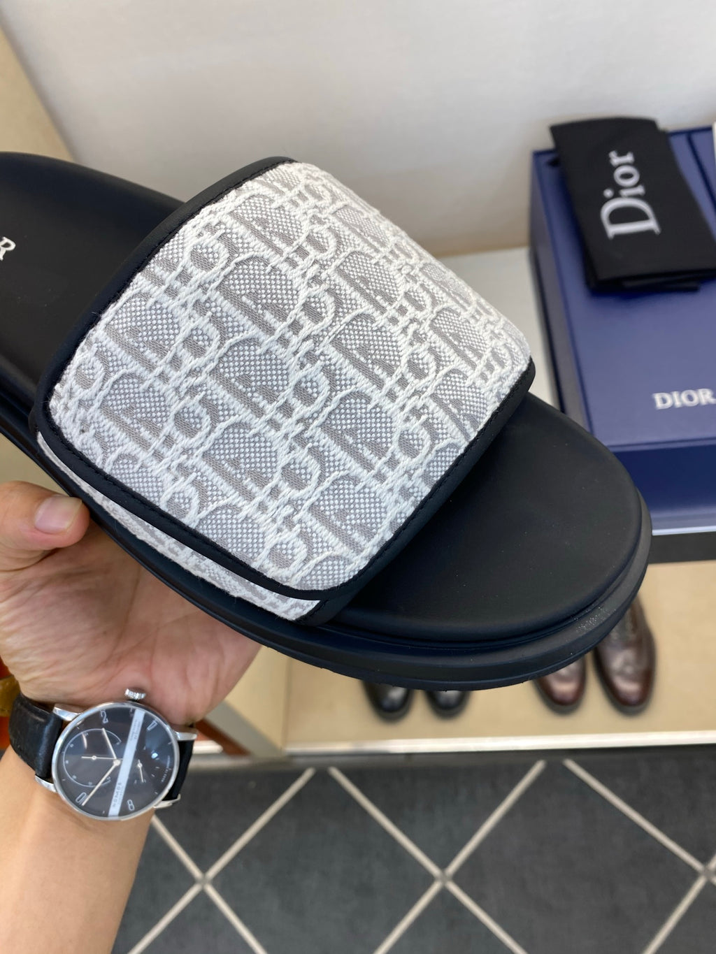 Чоловічі шкіряні шльопанці Dior