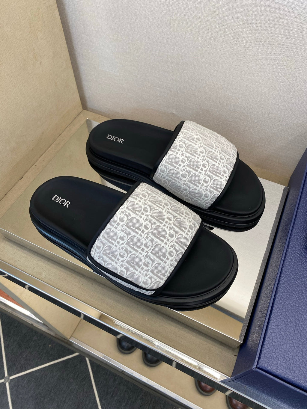Чоловічі шкіряні шльопанці Dior