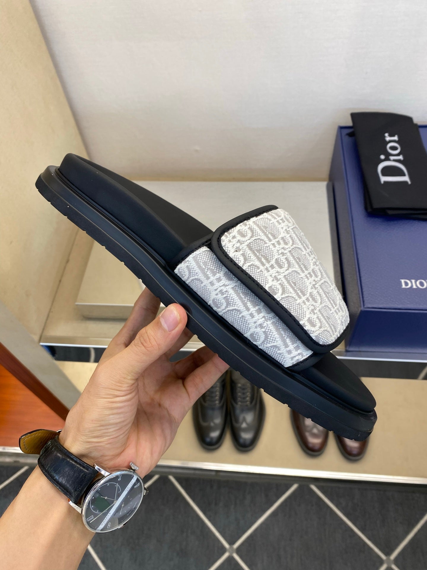 Чоловічі шкіряні шльопанці Dior