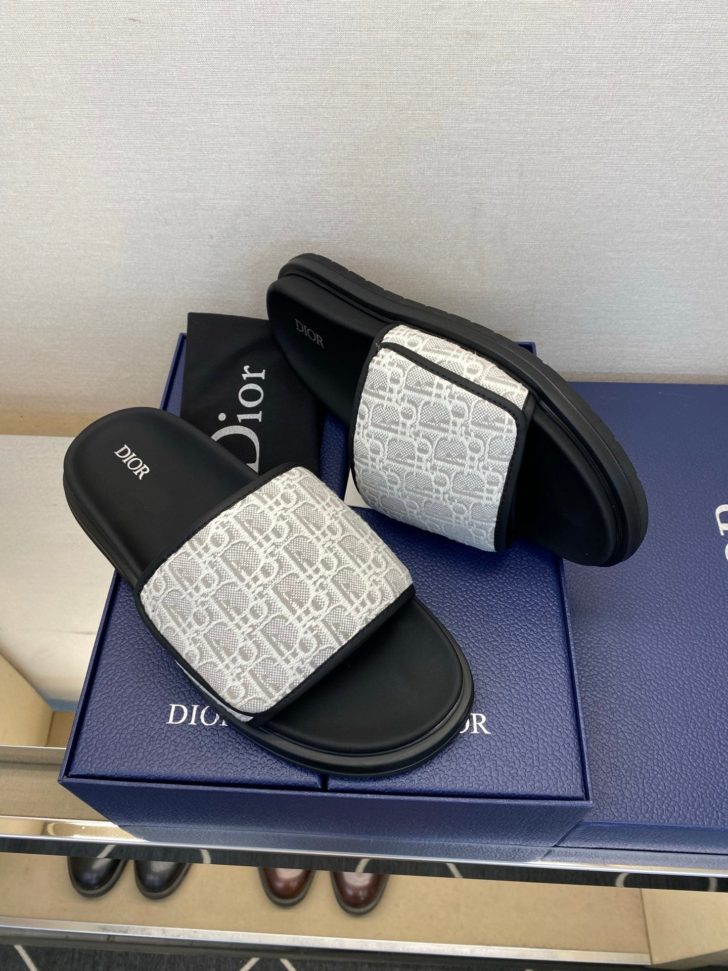 Чоловічі шкіряні шльопанці Dior