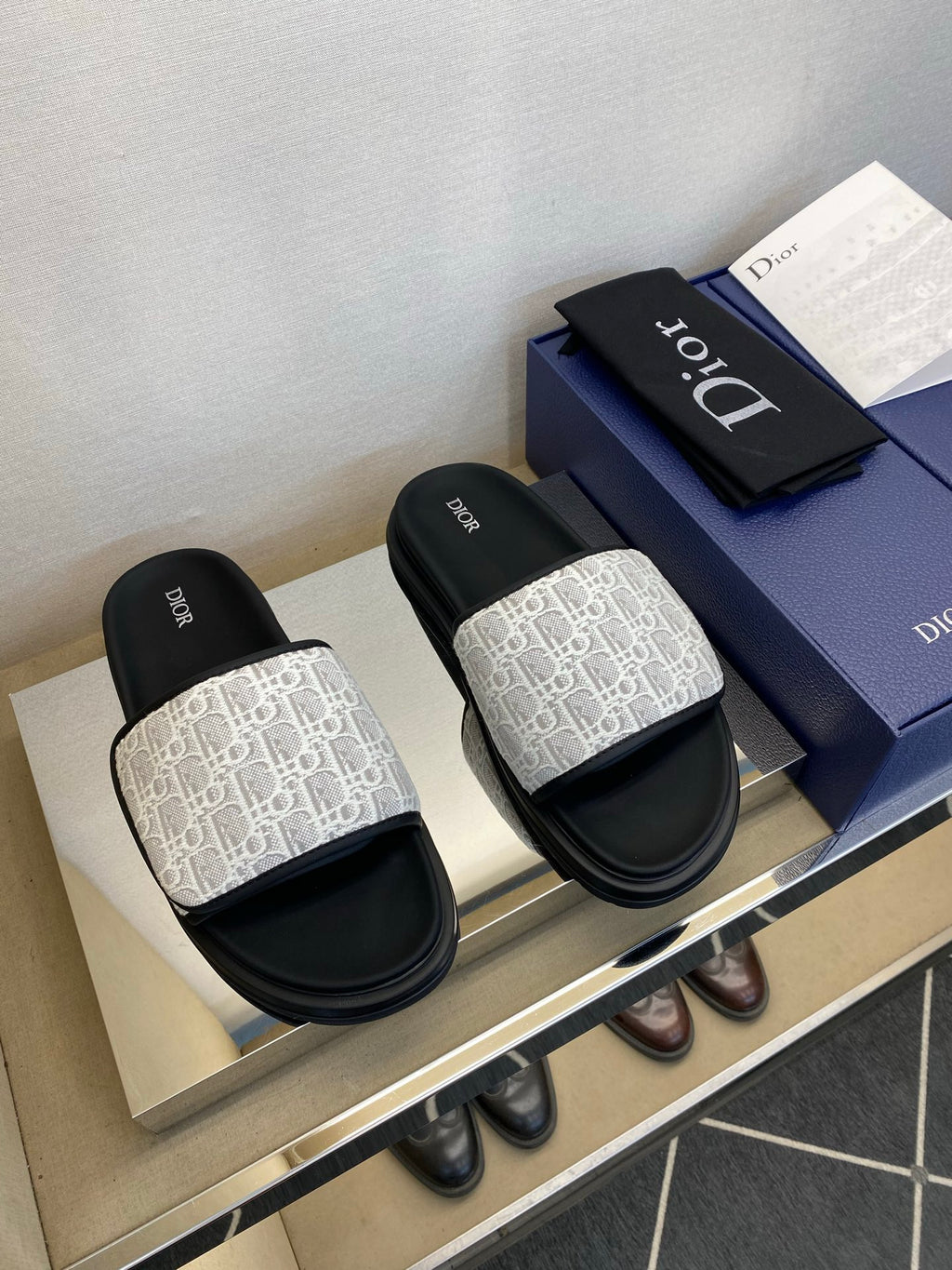 Чоловічі шкіряні шльопанці Dior