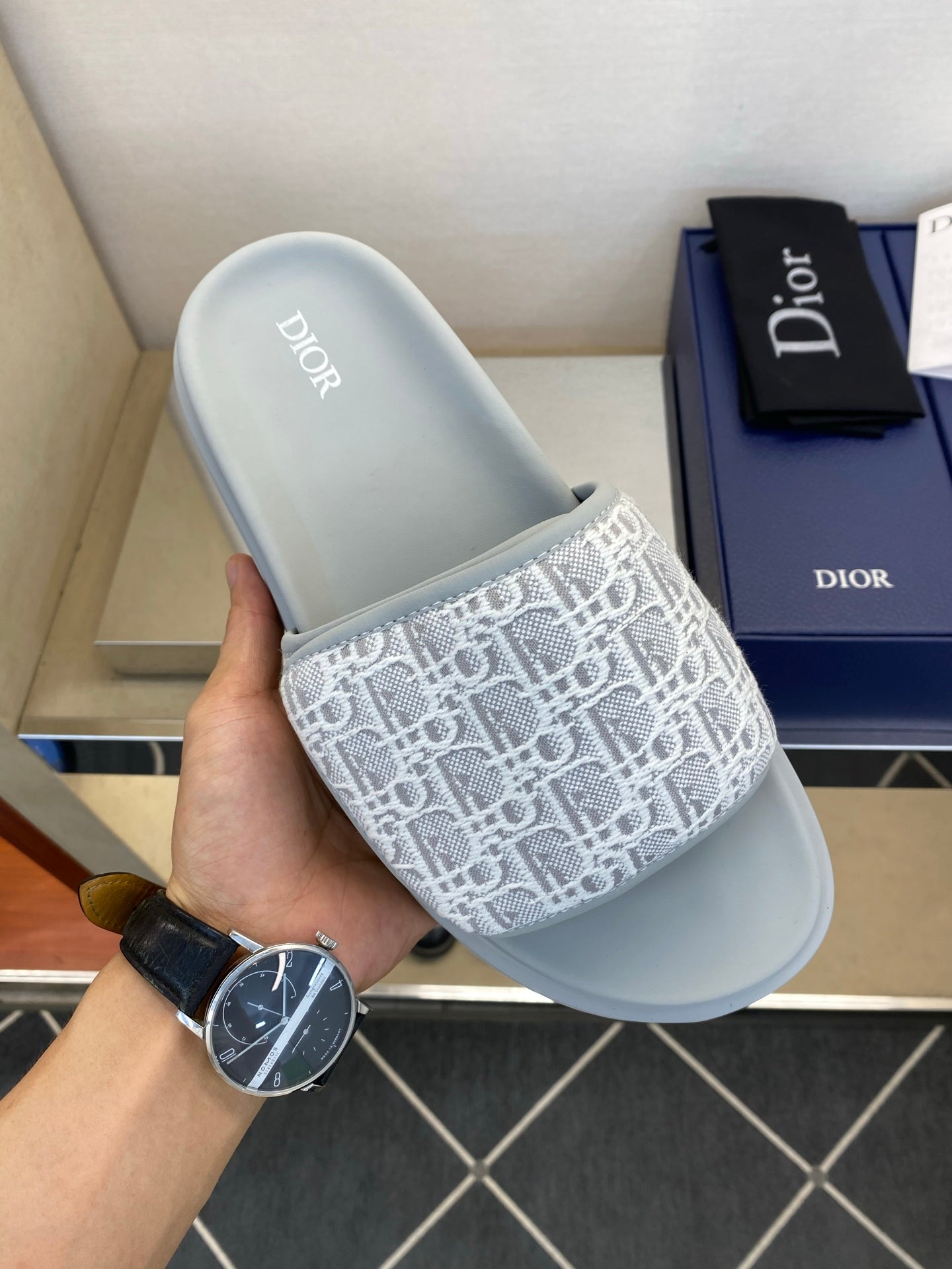 Чоловічі шкіряні шльопанці Dior