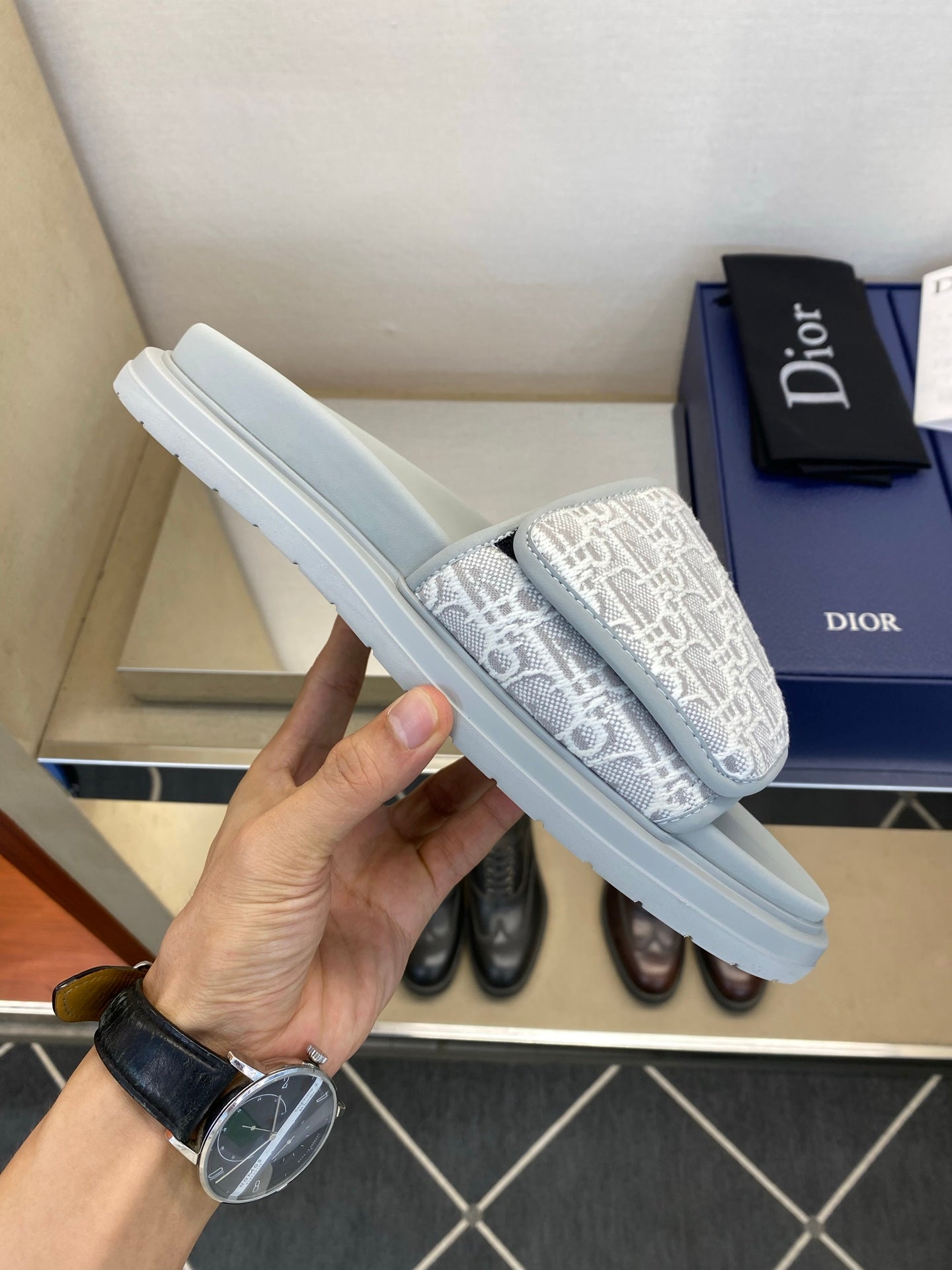 Чоловічі шкіряні шльопанці Dior