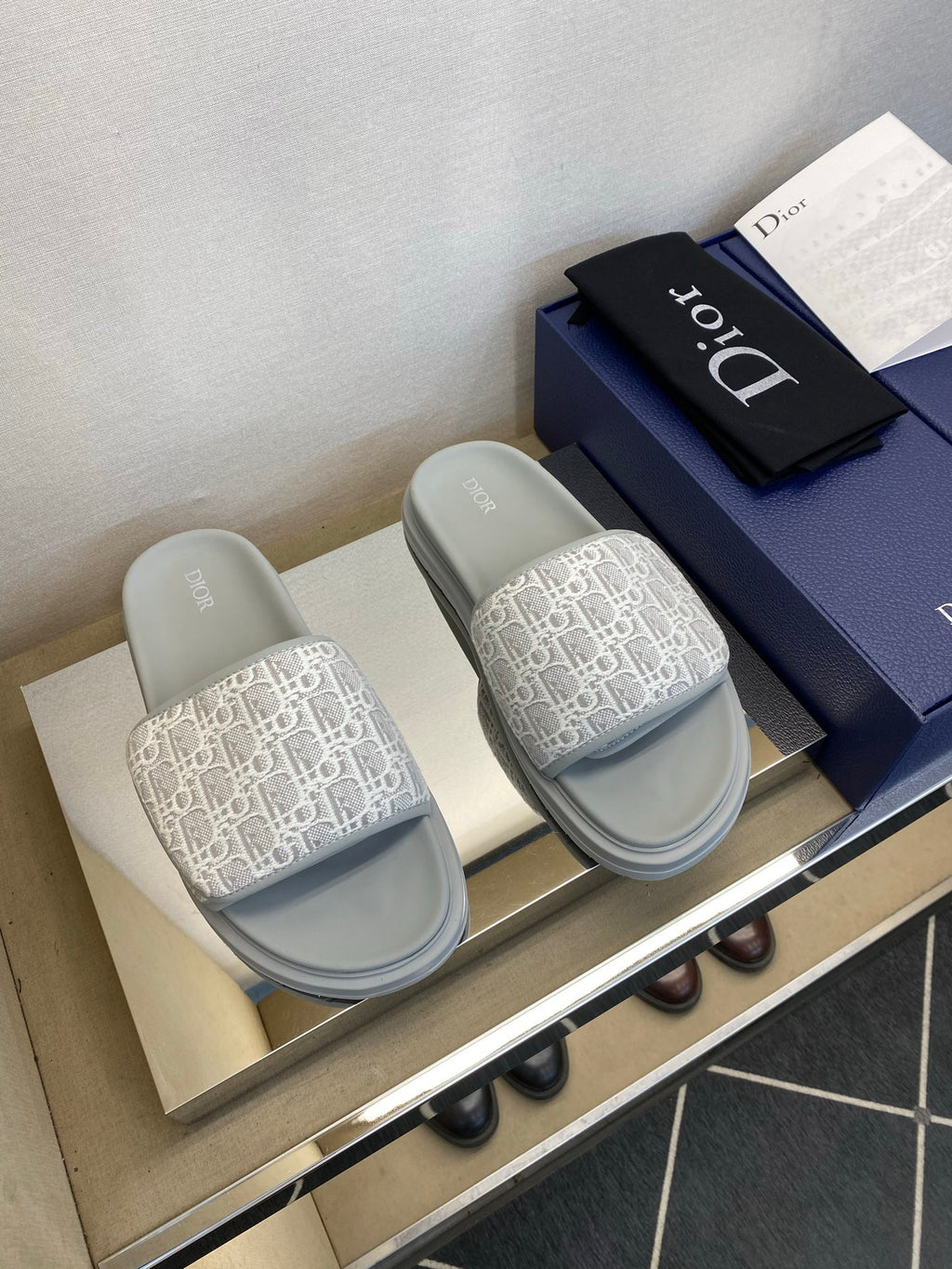 Чоловічі шкіряні шльопанці Dior