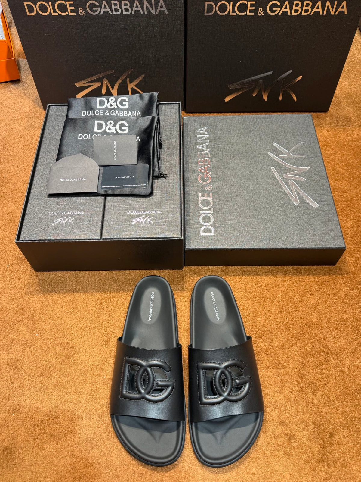 Шльопанці з натуральної шкіри Dolce & Gabbana