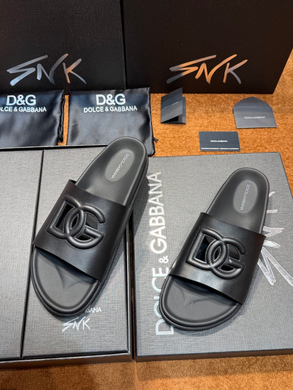Шльопанці з натуральної шкіри Dolce & Gabbana