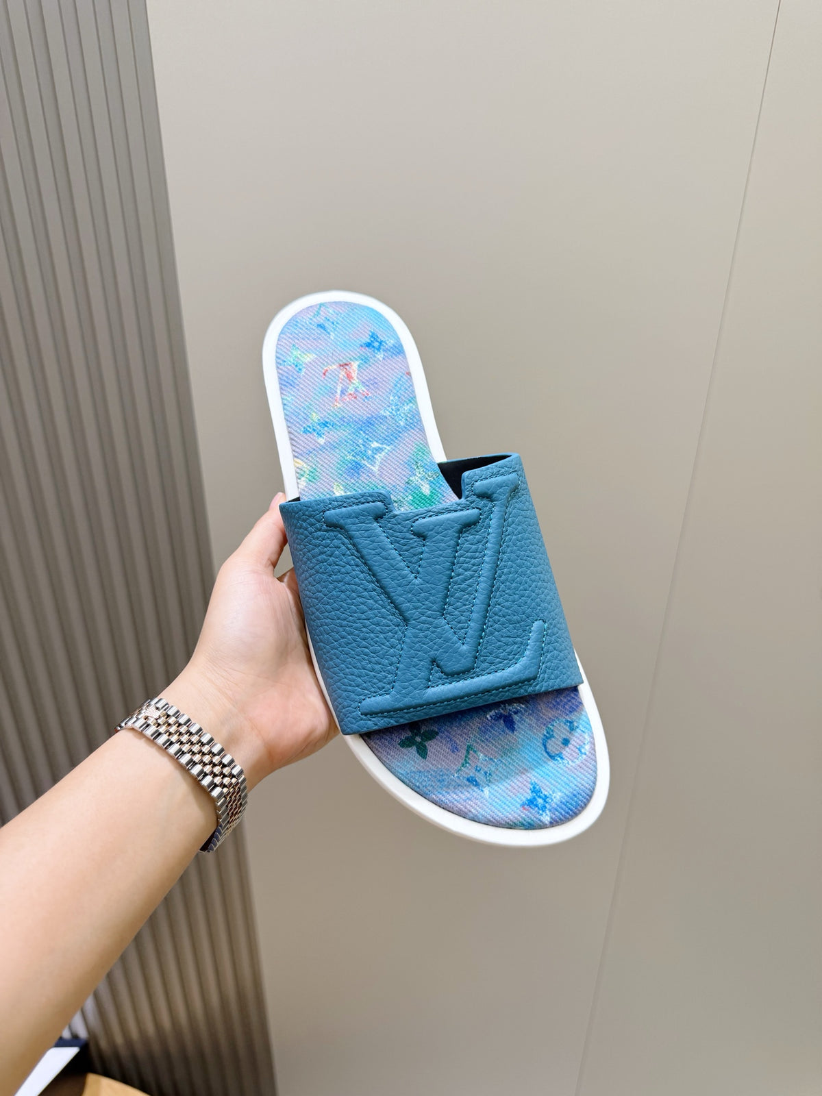 Шльопанці Louis Vuitton з канвасу