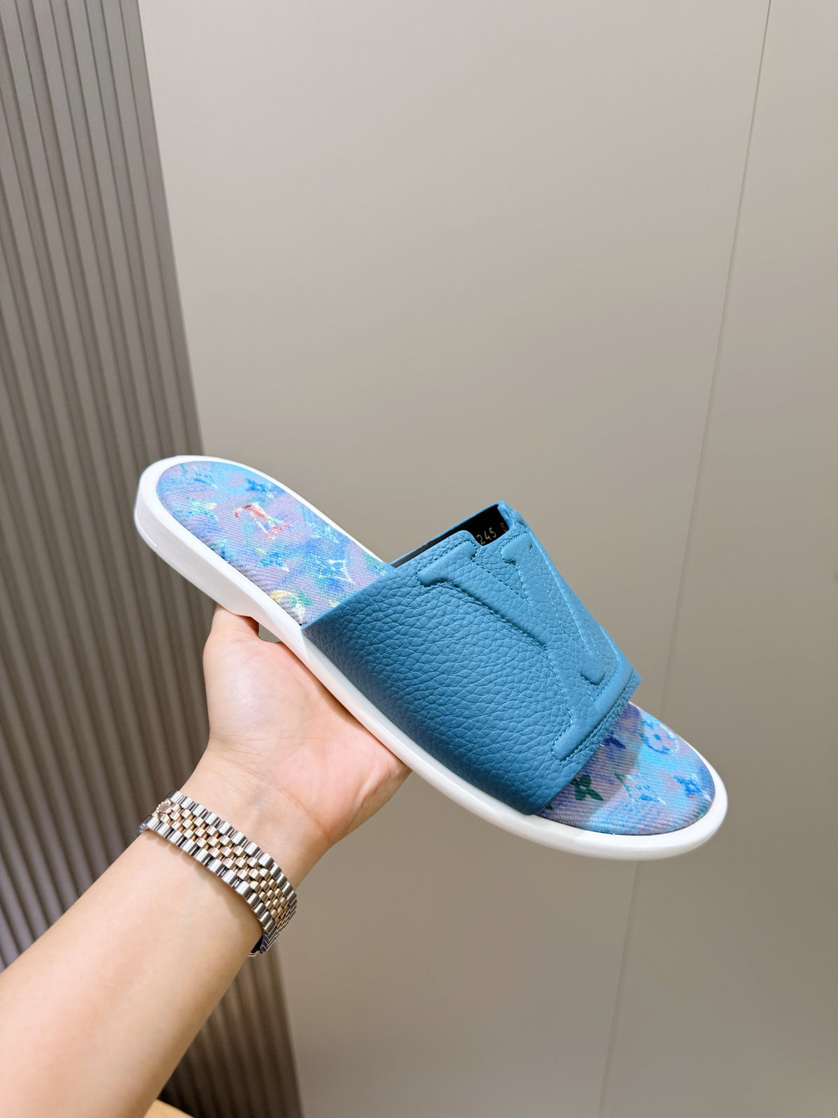 Шльопанці Louis Vuitton з канвасу