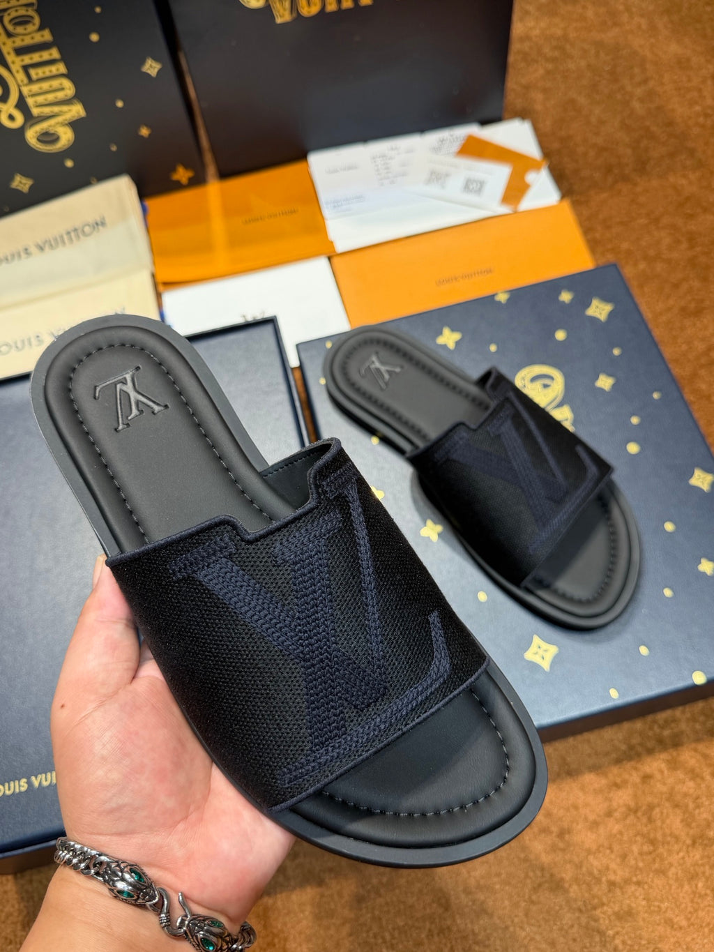 Шльопанці з натуральної замші Louis Vuitton Oasis