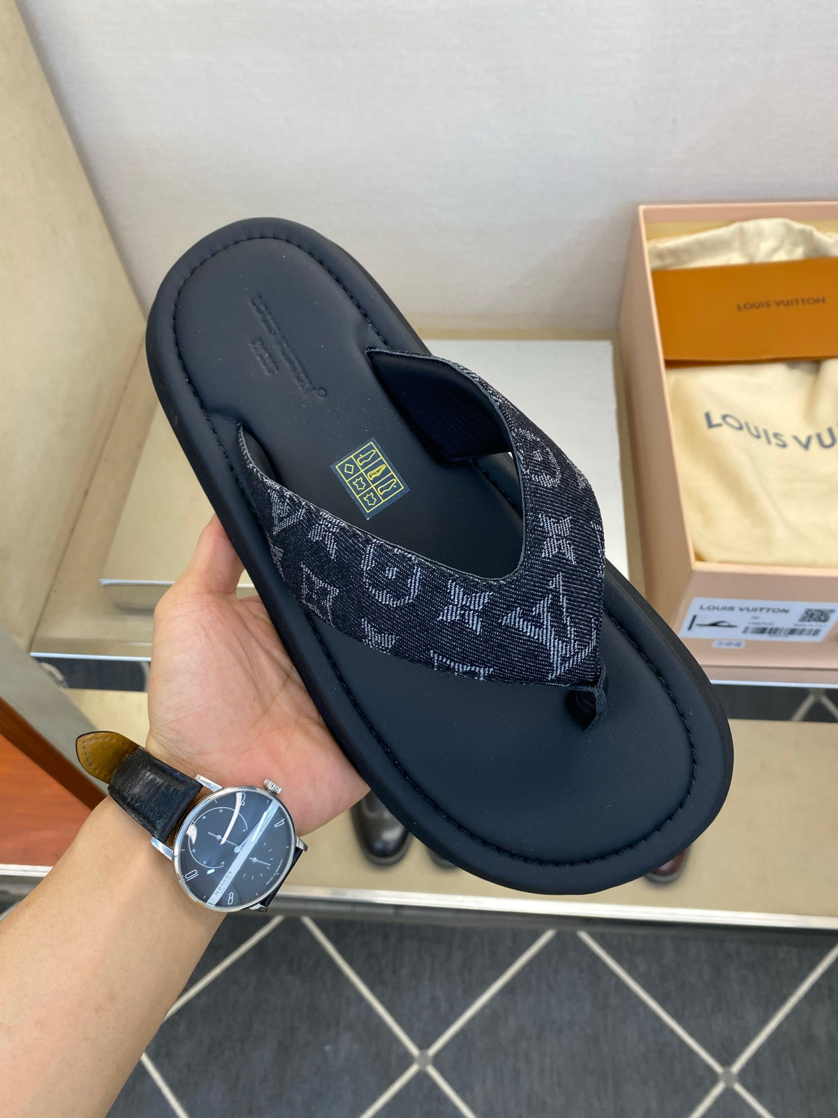 Шльопанці Louis Vuitton з натуральної шкіри