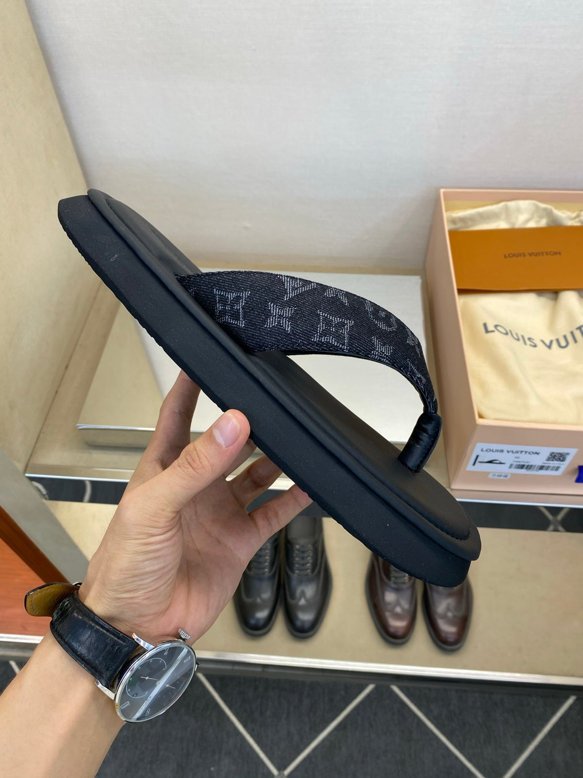 Шльопанці Louis Vuitton з натуральної шкіри