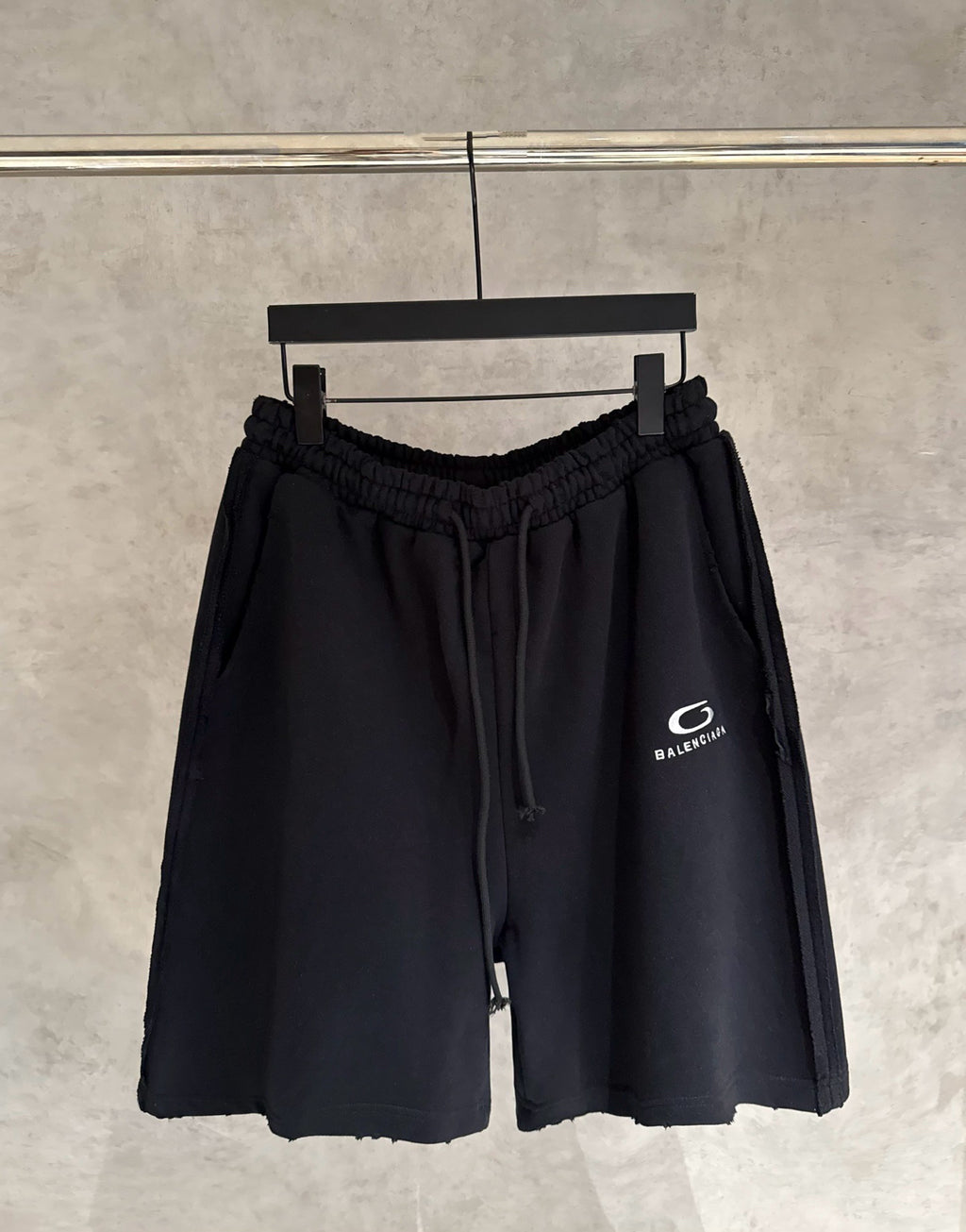 Чоловічі шорти Balenciaga сірий