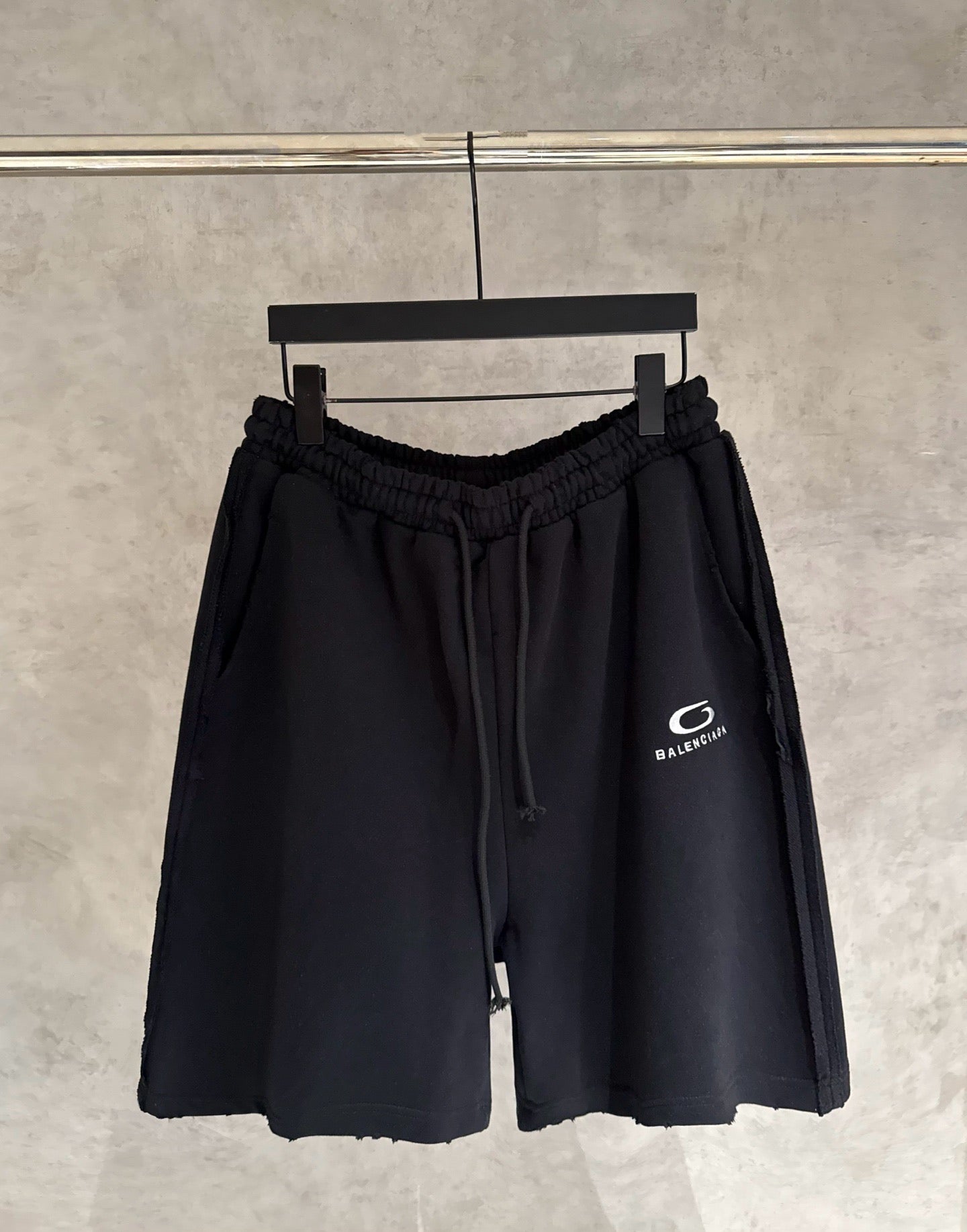 Чоловічі шорти Balenciaga сірий
