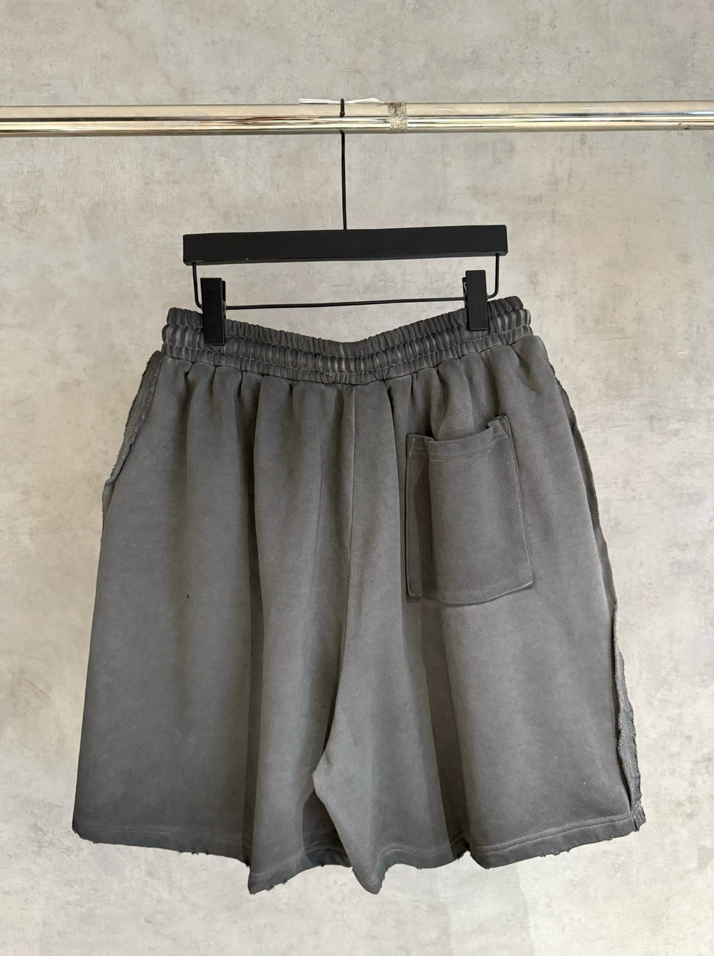Чоловічі шорти Balenciaga білий