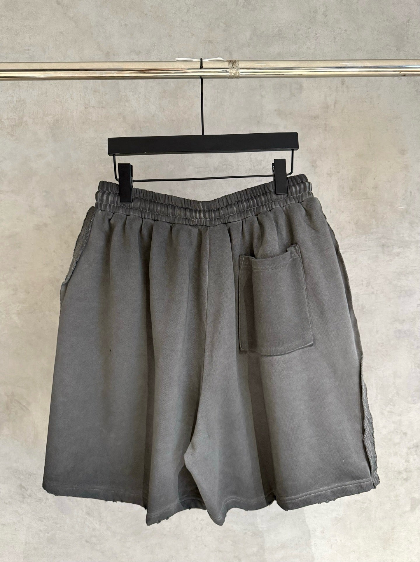 Чоловічі шорти Balenciaga білий