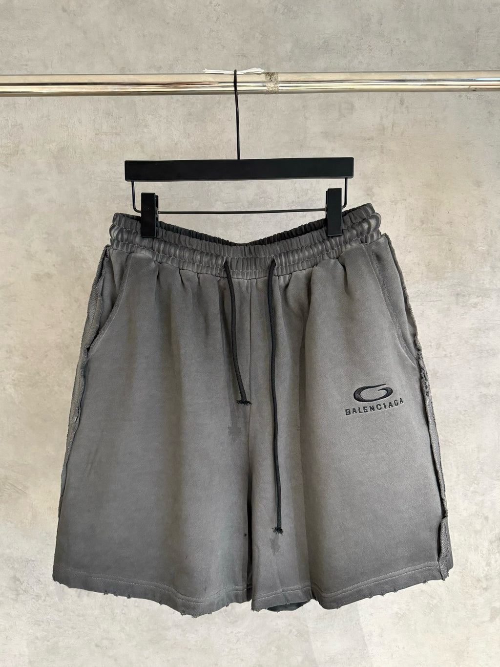 Чоловічі шорти Balenciaga білий