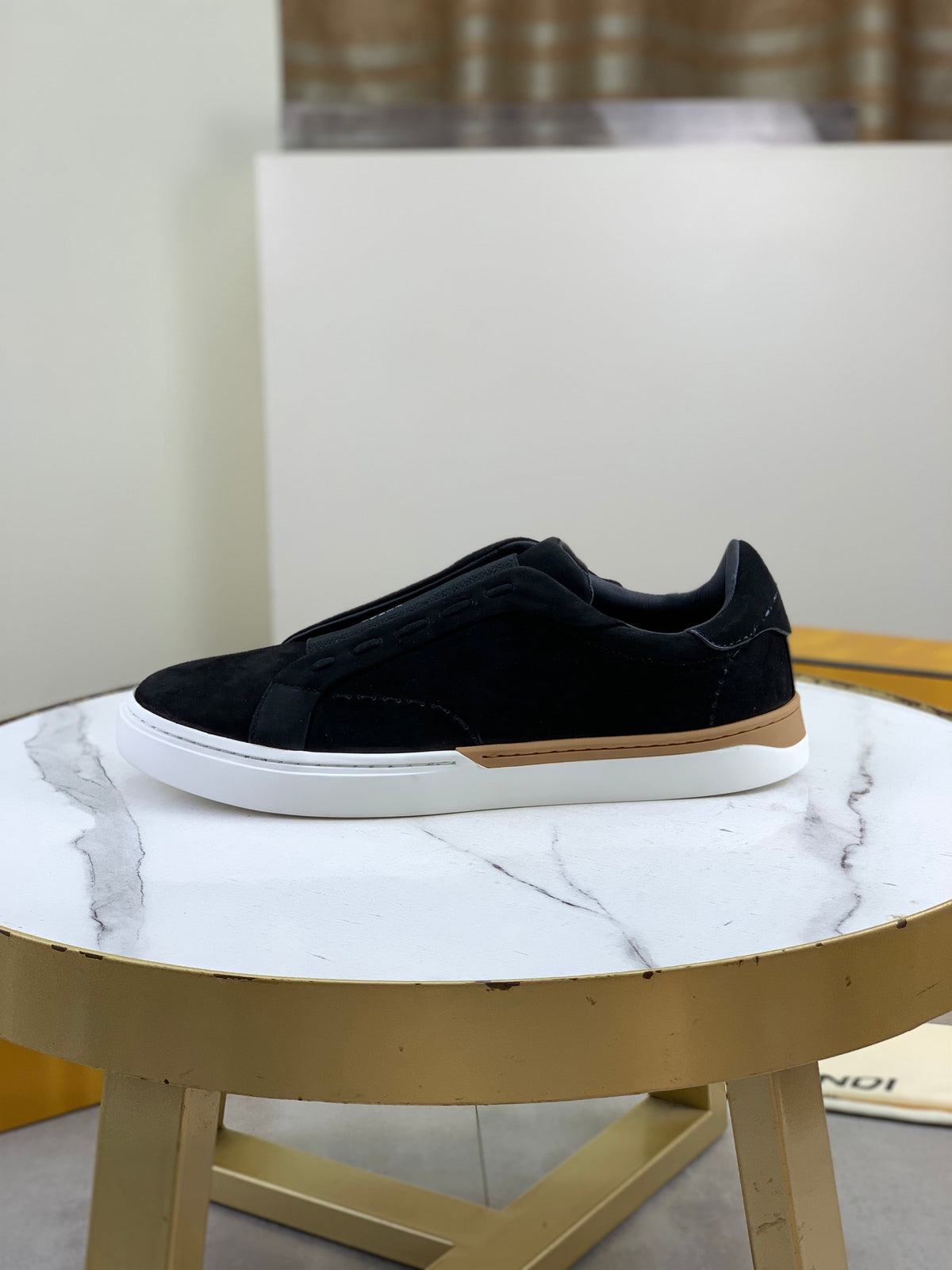 Шкіряні кросівки Fendi