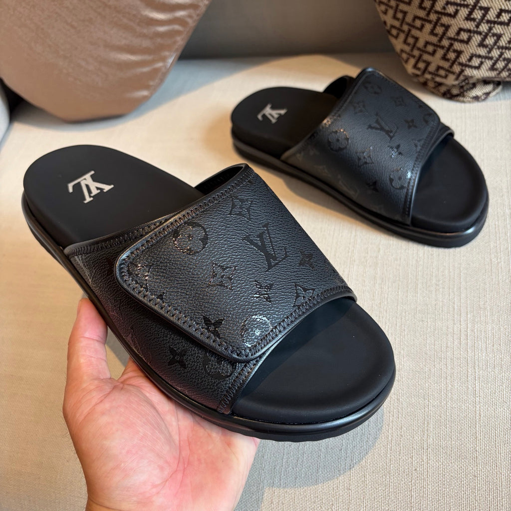 Шльопанці Louis Vuitton