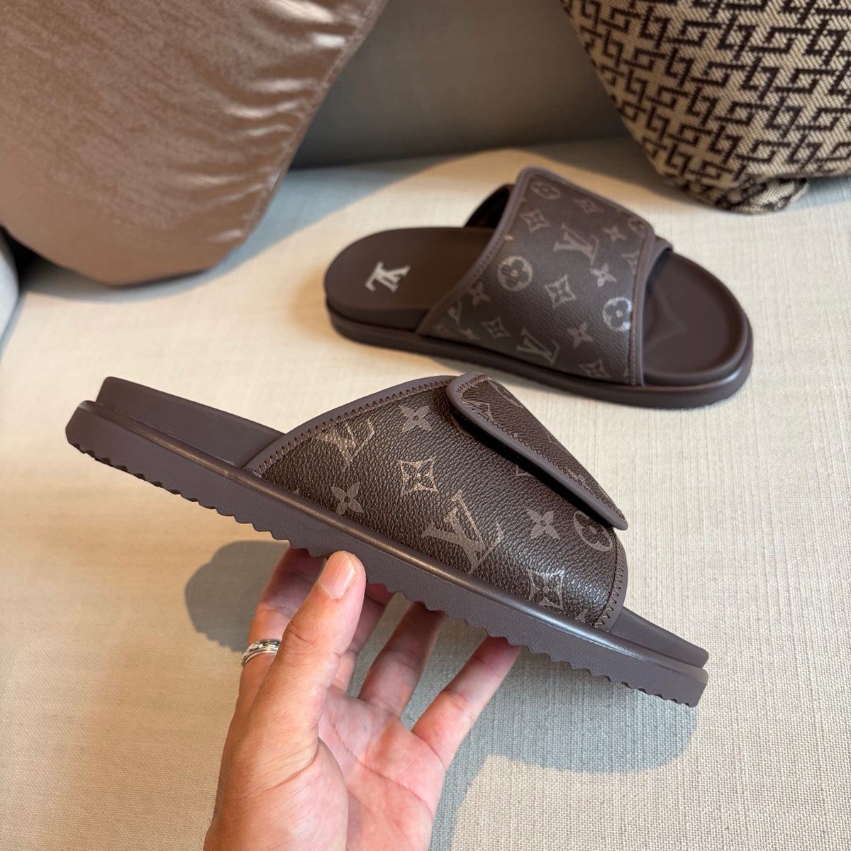 Шльопанці Louis Vuitton