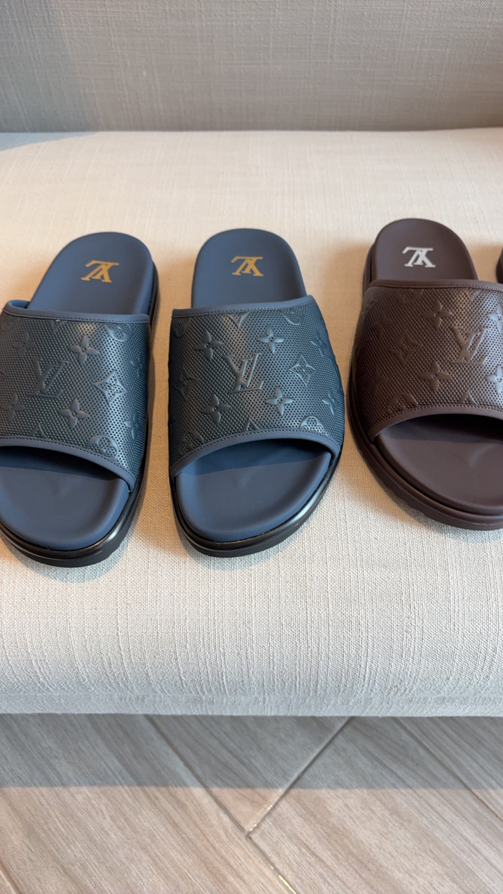 Шльопанці Louis Vuitton
