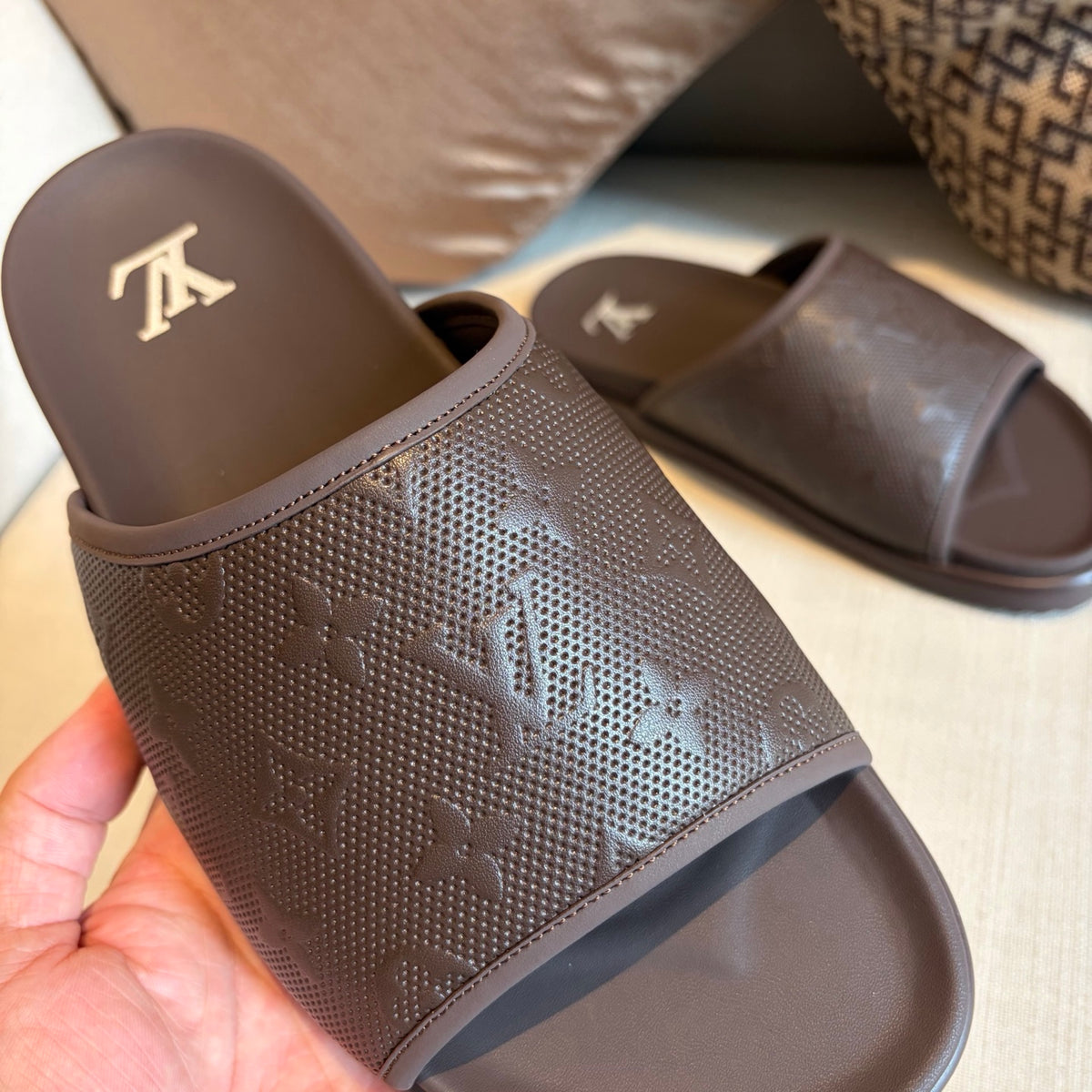Шльопанці Louis Vuitton
