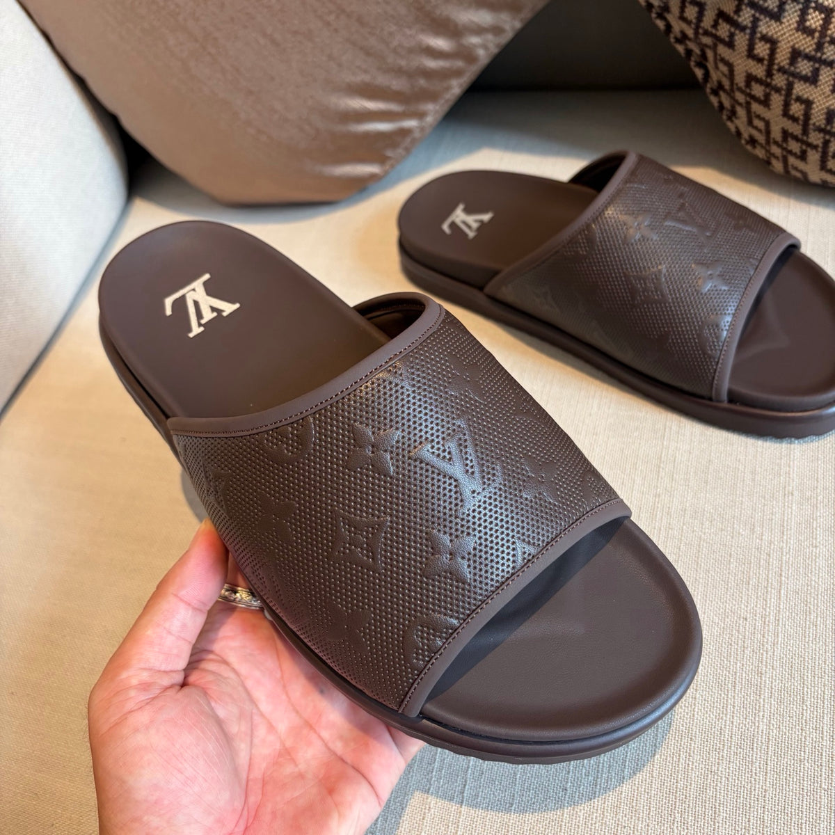 Шльопанці Louis Vuitton