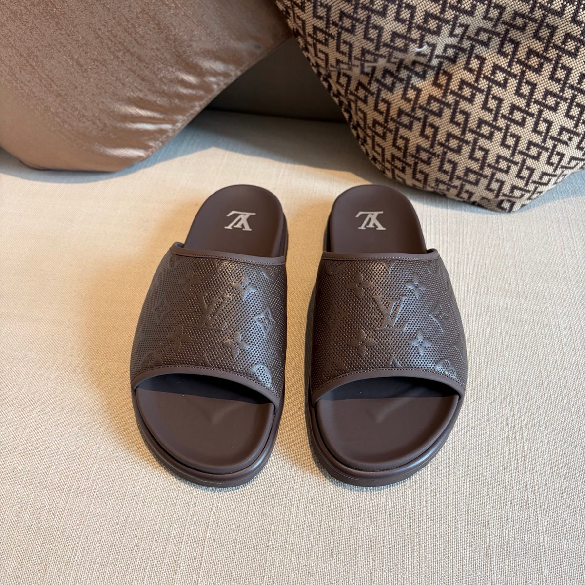 Шльопанці Louis Vuitton